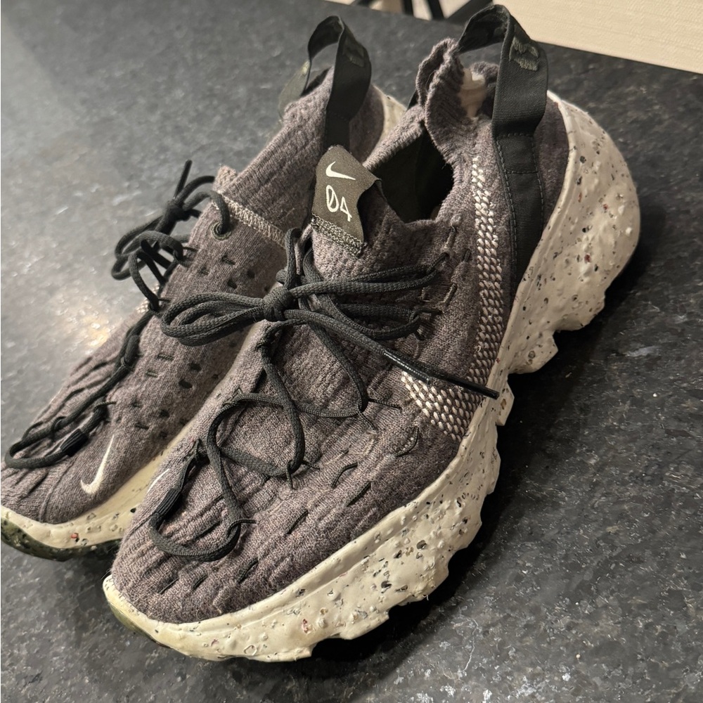 NIKE SPACE HIPPIE W9.5 M8 V4